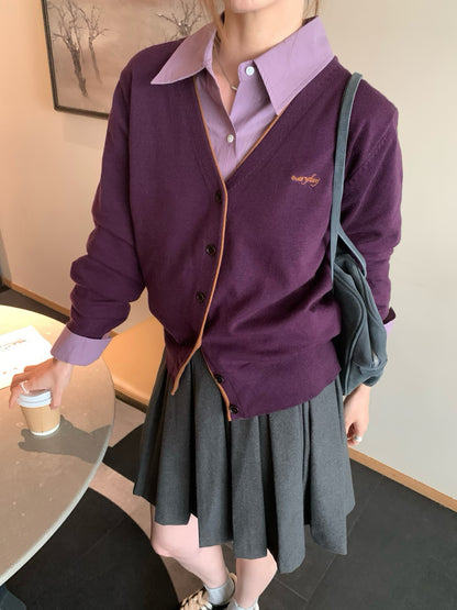 // 撞色邊小刺繡字V領CD