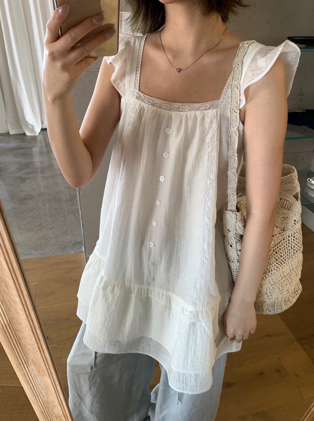 // 超美拼接lace鈕扣荷葉邊肩帶背心