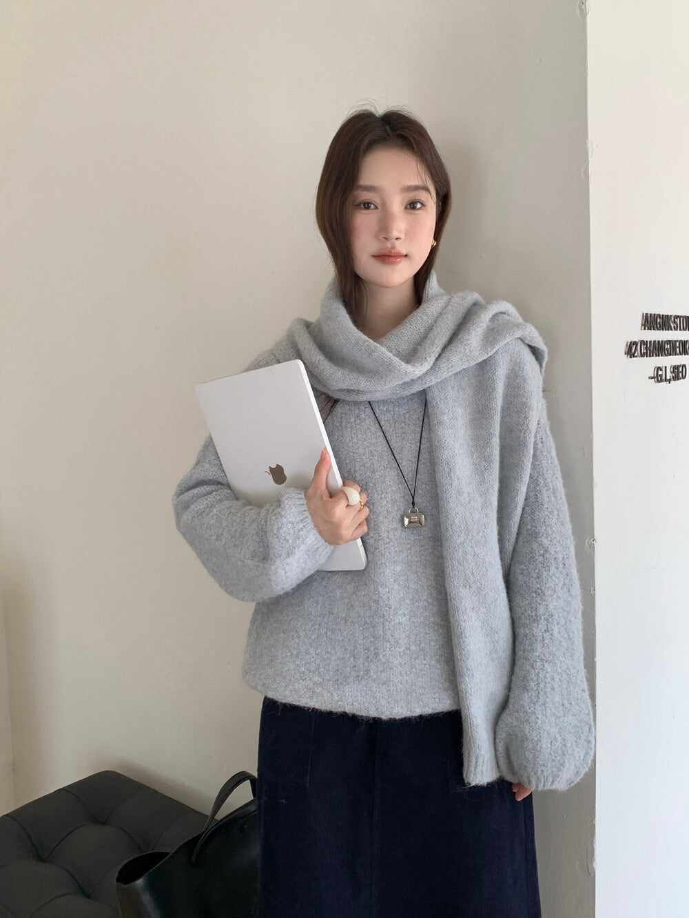 // 慵懶感寬鬆款連頸巾毛衣