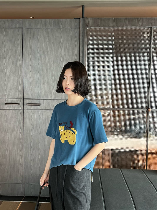 // 可愛小貓刺繡親膚磨毛感TEE