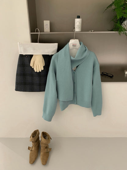 // 特別鈕扣設計連頸巾親膚CD