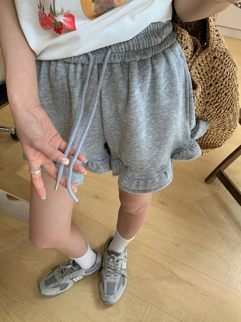 // 顯瘦荷葉腳休閒短褲