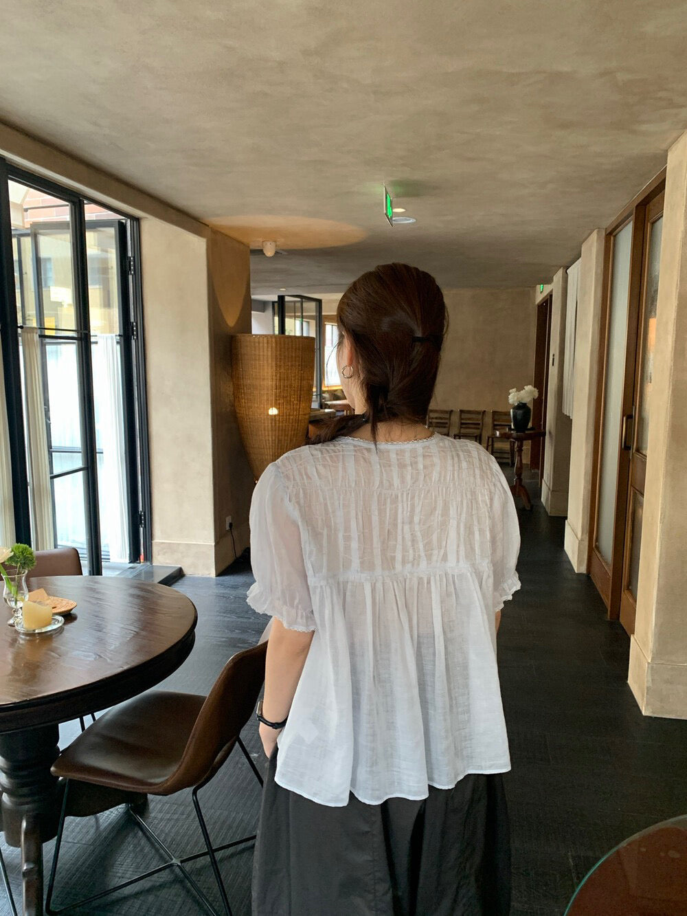 B23 / 100%麻打褶綁帶V領微傘BL