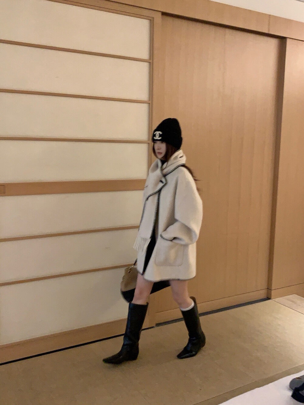 // 100%羊毛撞色鎖邊手工外套(連頸巾)