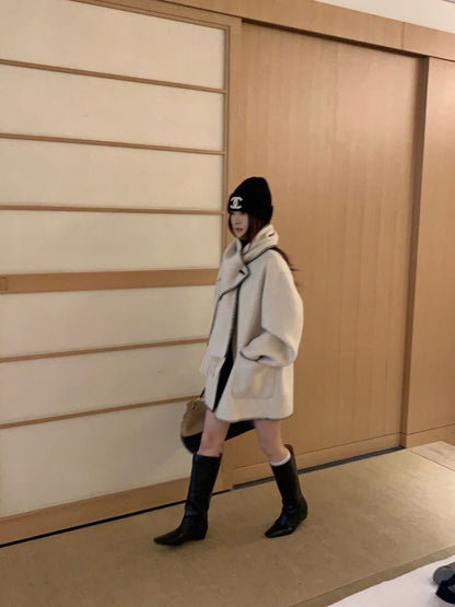 // 100%羊毛撞色鎖邊手工外套(連頸巾)