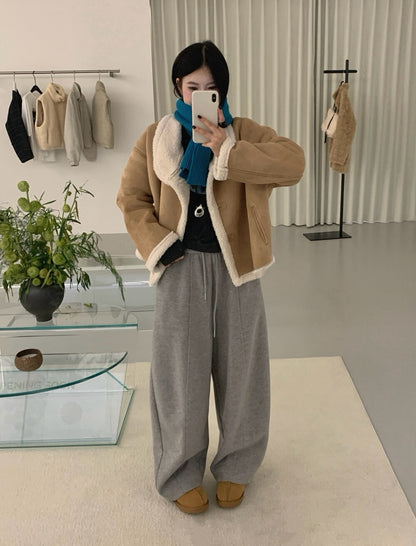 // 麂皮絨加羊羔毛底側排扣帥氣短款外套