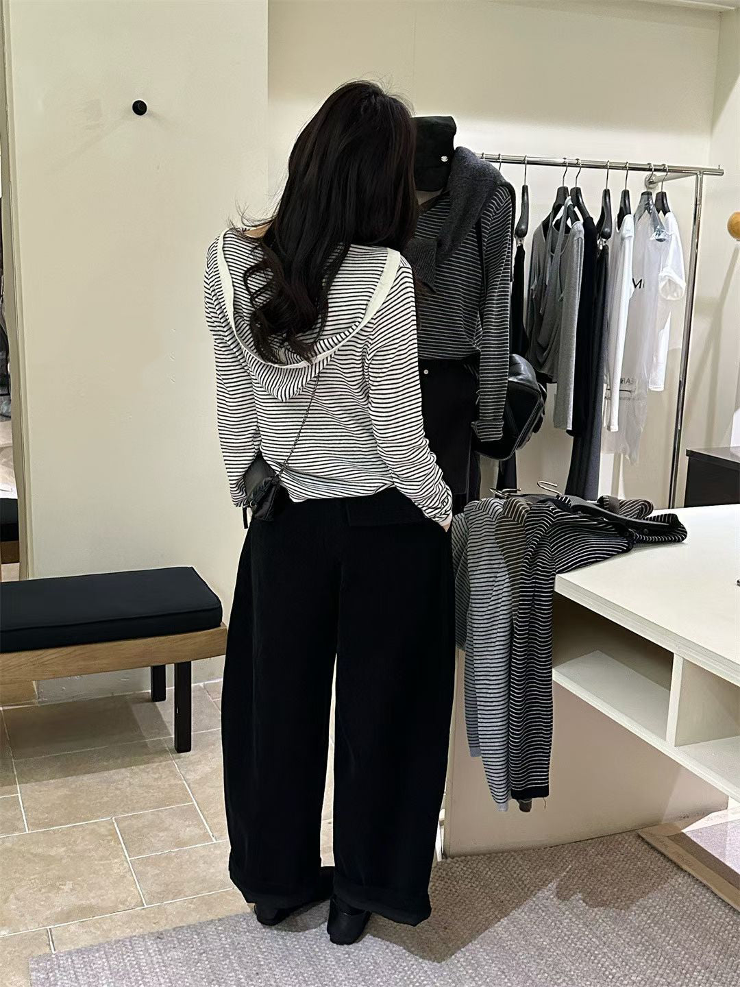 // 慵懶感連帽細間條NT