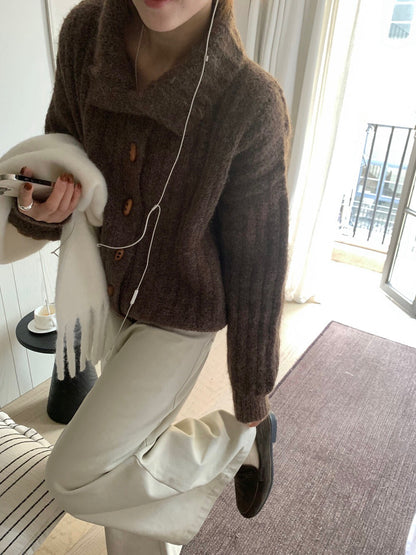 // 8%綿羊毛直坑紋翻領牛角鈕CD