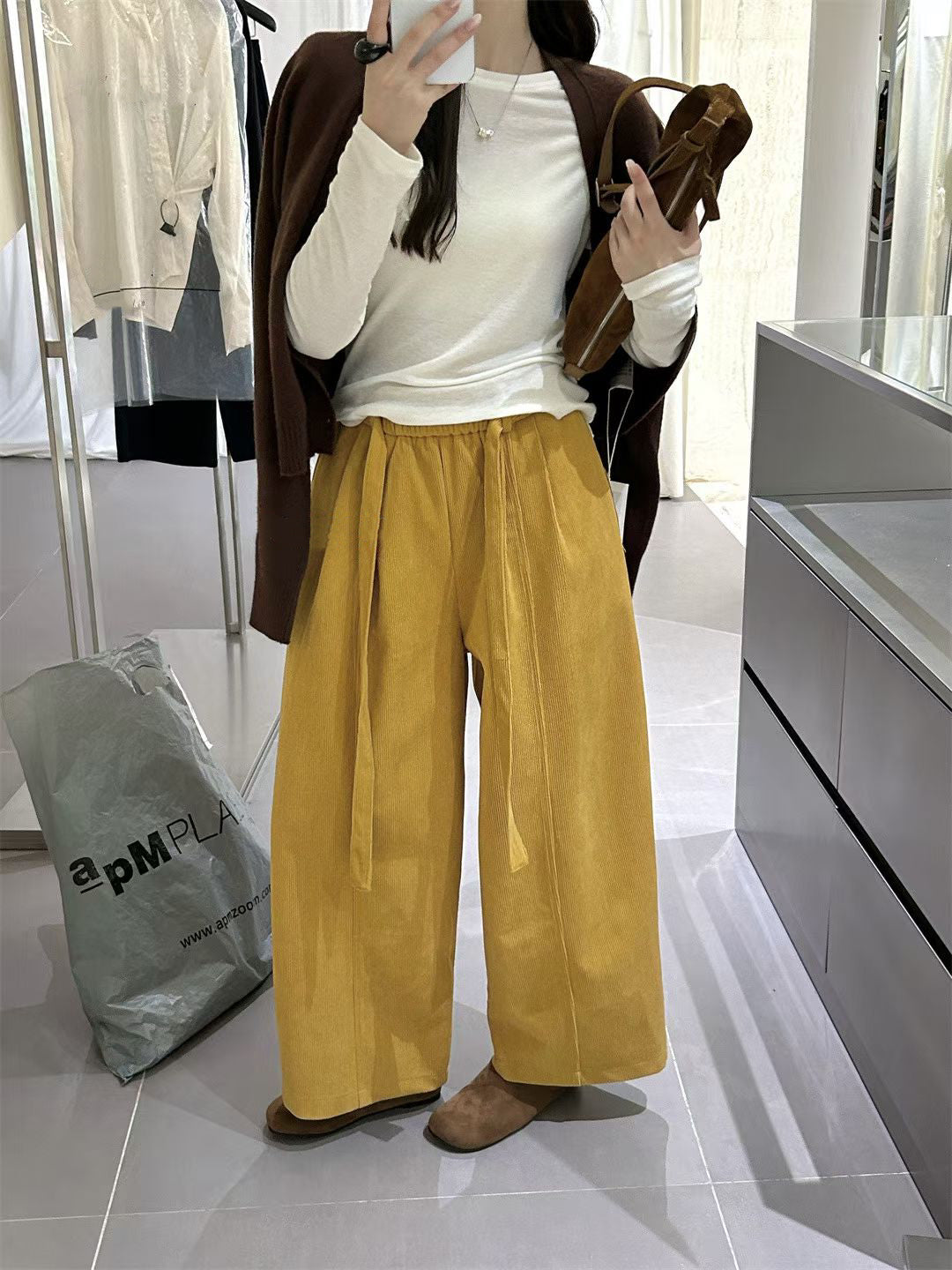 // 復古連腰帶燈芯絨褲