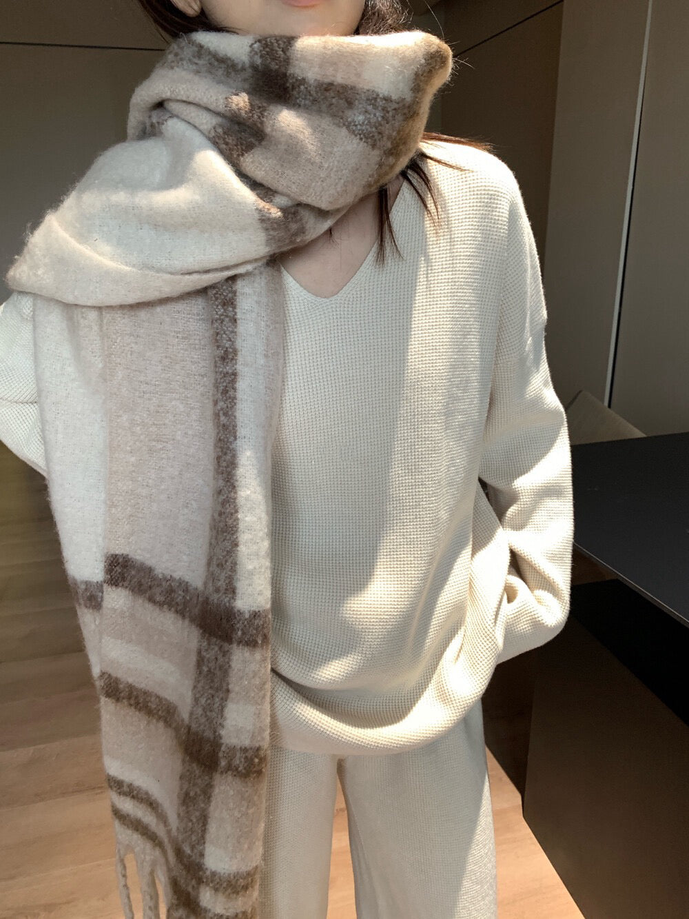 // 懶人必備氣質v領冷衫+褲套裝