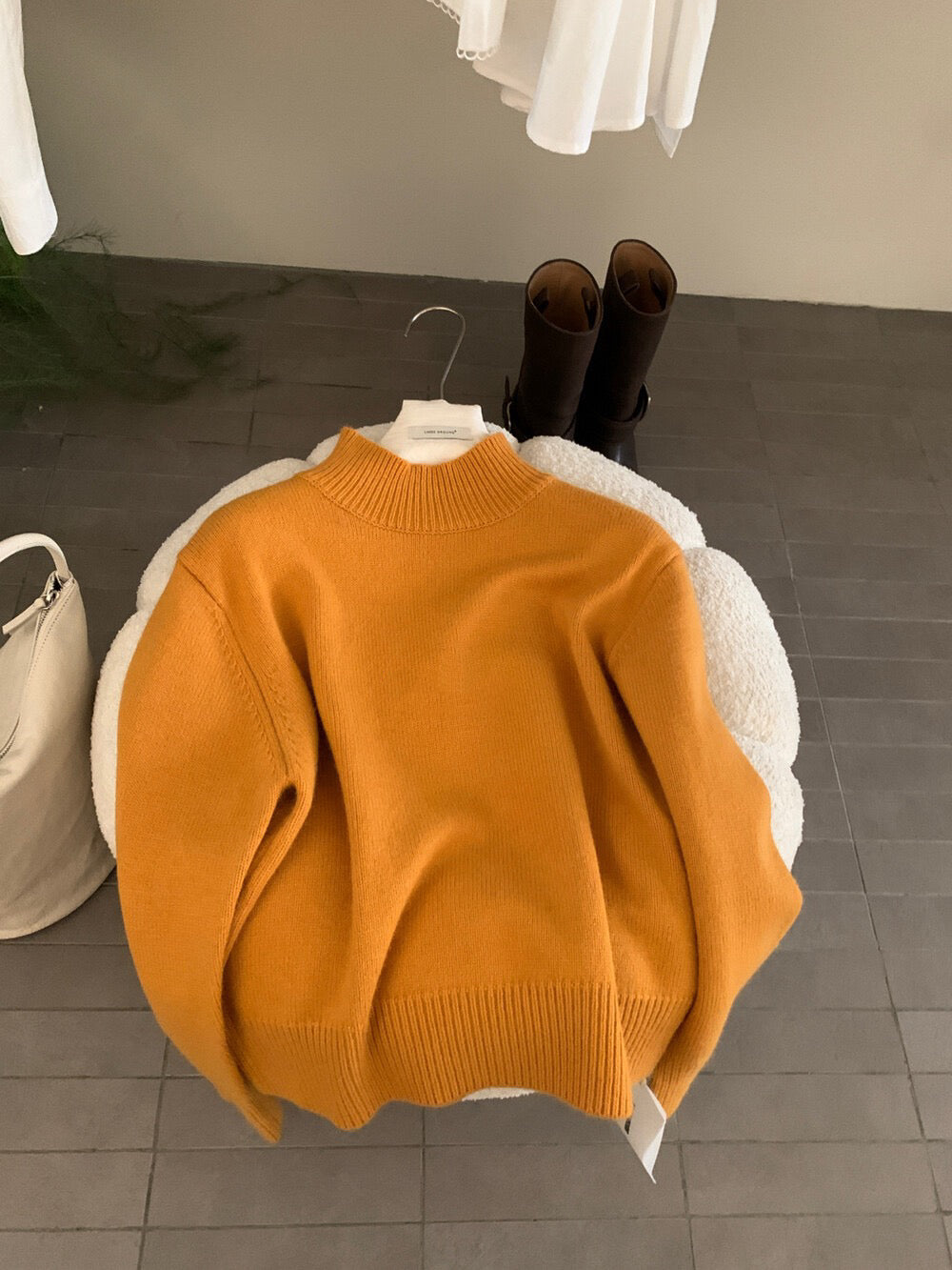 // 10%angora半領16色套頭NT