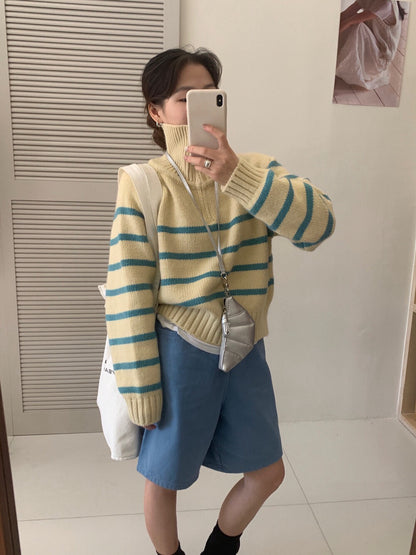 // 經典款半拉鍊間條毛衣