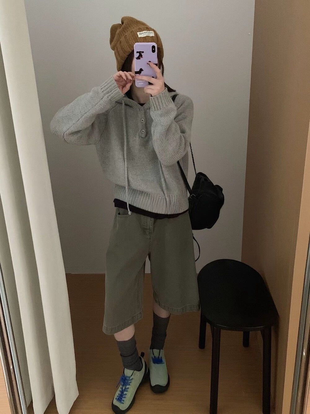 // 顏色超美鈕扣連帽毛衣