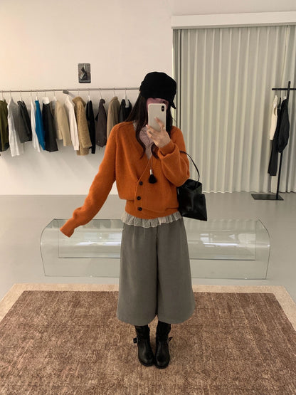 // 設計感交叉側鈕扣深V毛衣