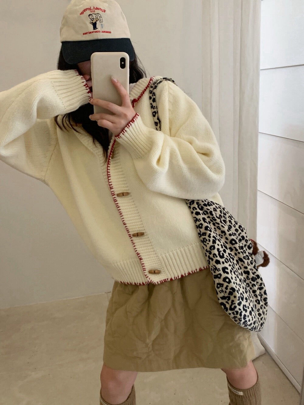 // 設計感撞色縫線包邊牛角鈕連帽CD