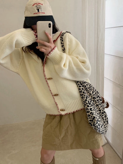 // 設計感撞色縫線包邊牛角鈕連帽CD