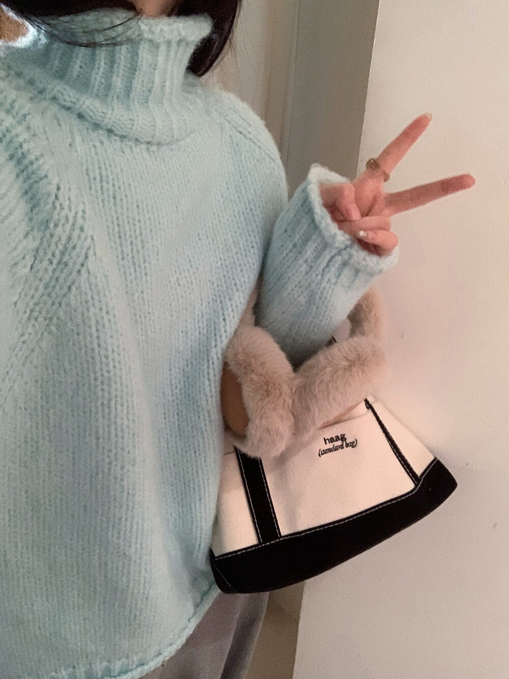 // 12%alpaca顏色超美的軟糯粗棒針卷邊高領毛衣