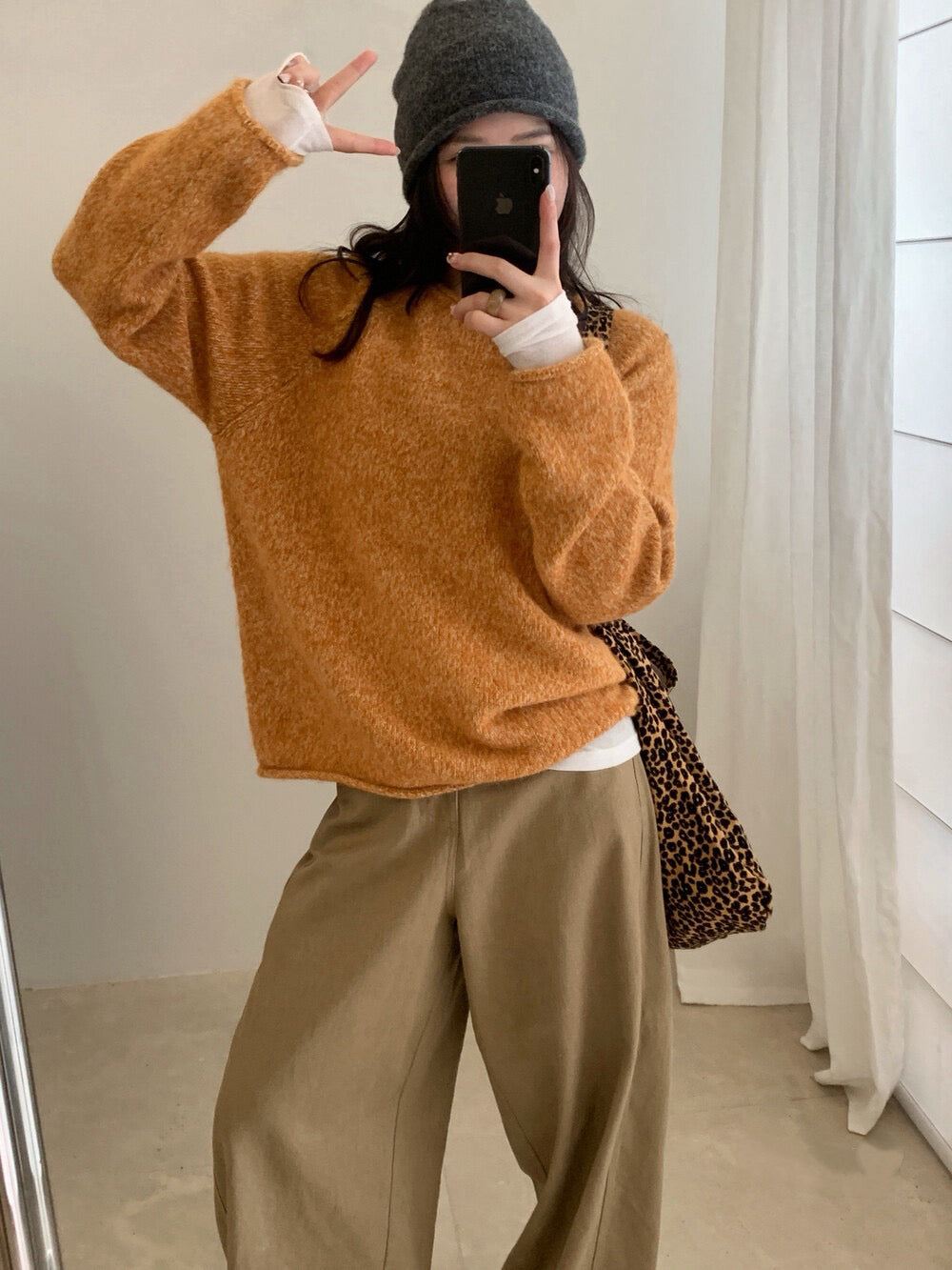 // 5%兔毛混針花線圓領卷邊毛衣