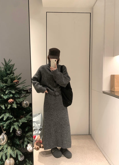// 慵懶休閒感立領排扣毛衣+半身裙套裝