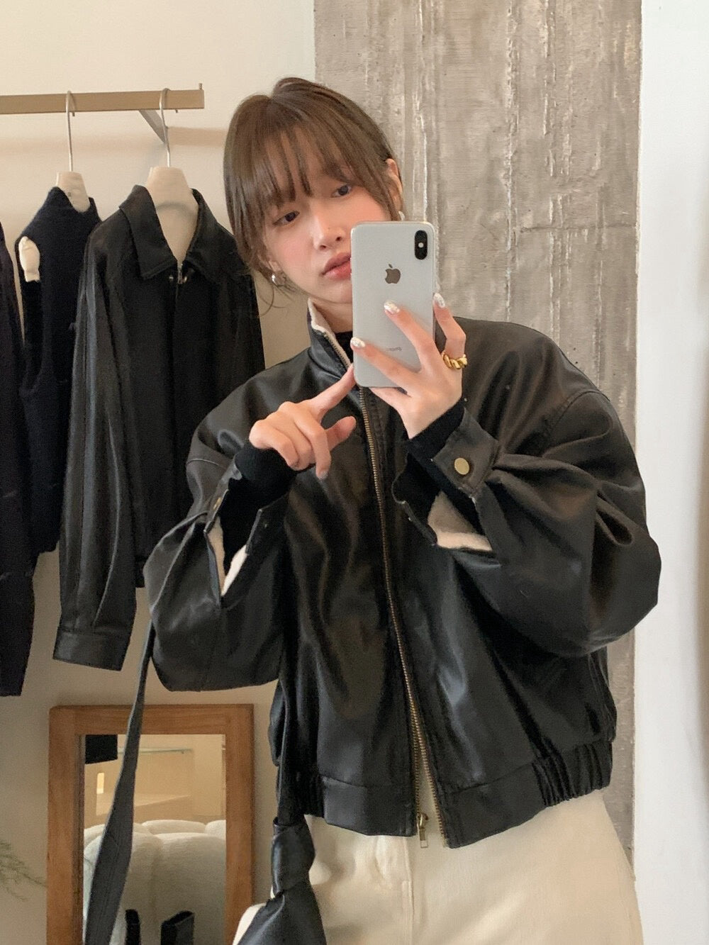 // 毛毛底帥氣可立領彷皮JK