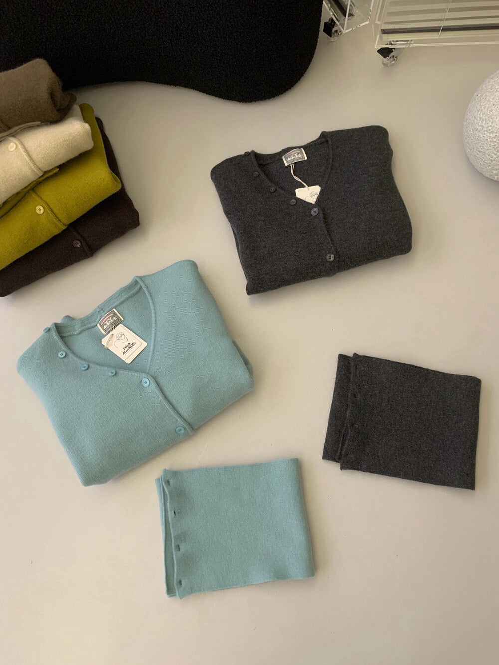 // 特別鈕扣設計連頸巾親膚CD