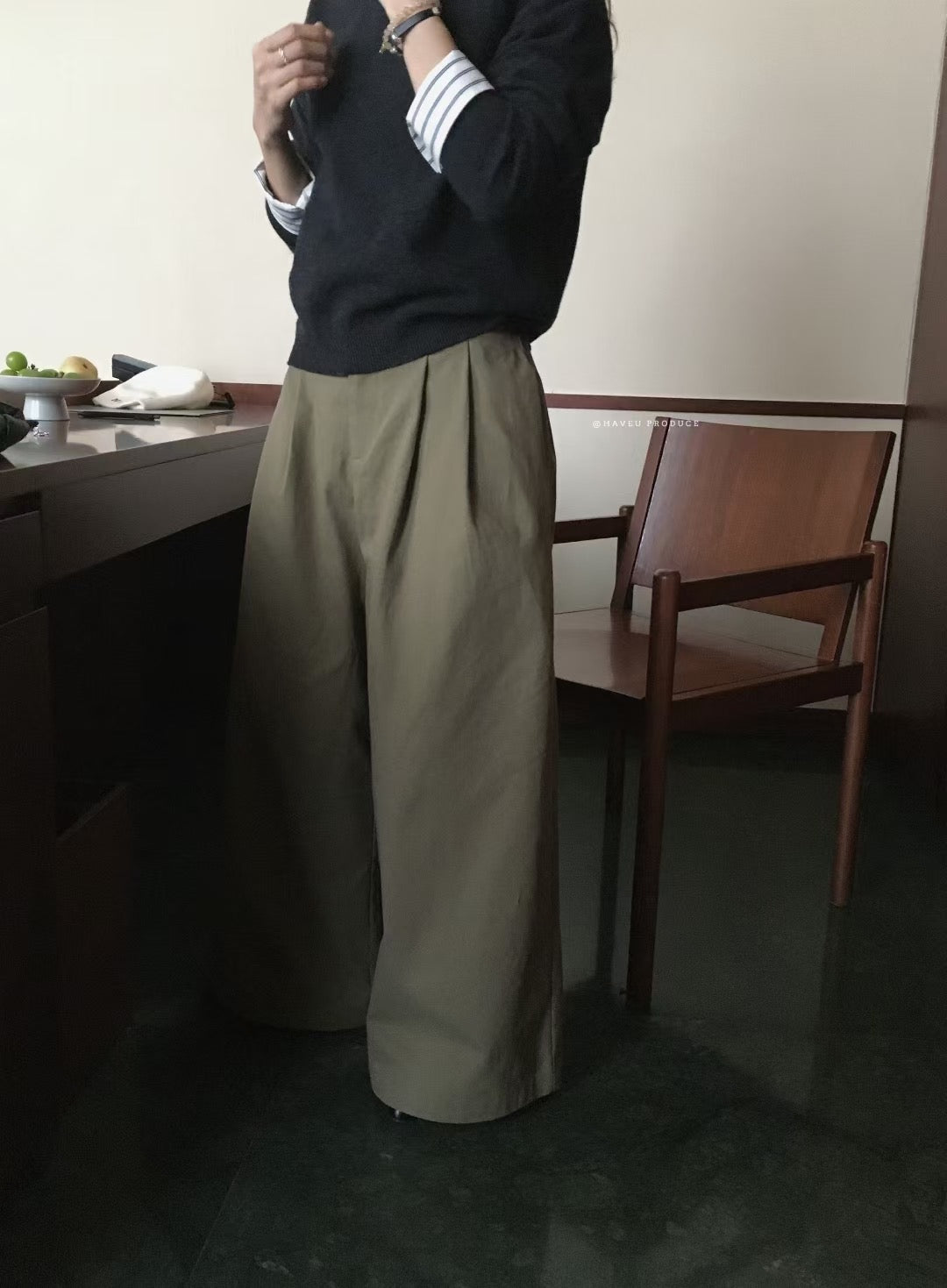 // 挺身洗水棉壓褶闊褲