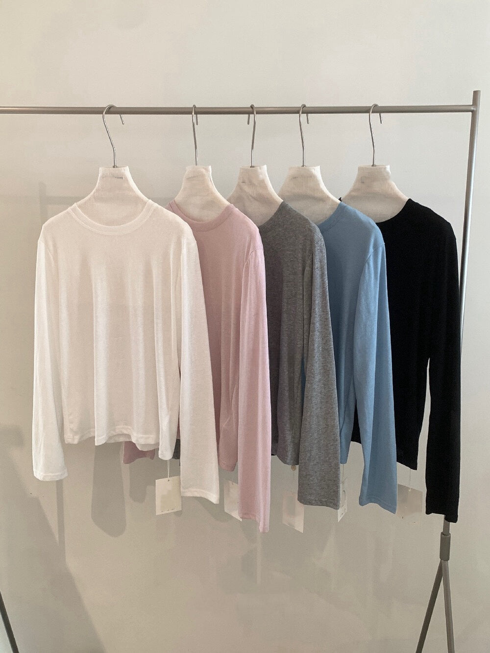 // 質感滿分基本款素TEE