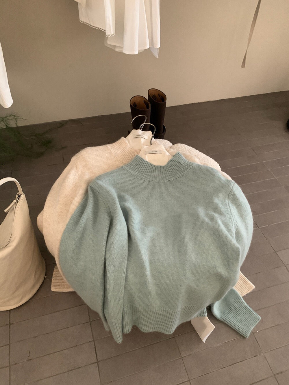 // 10%angora半領16色套頭NT