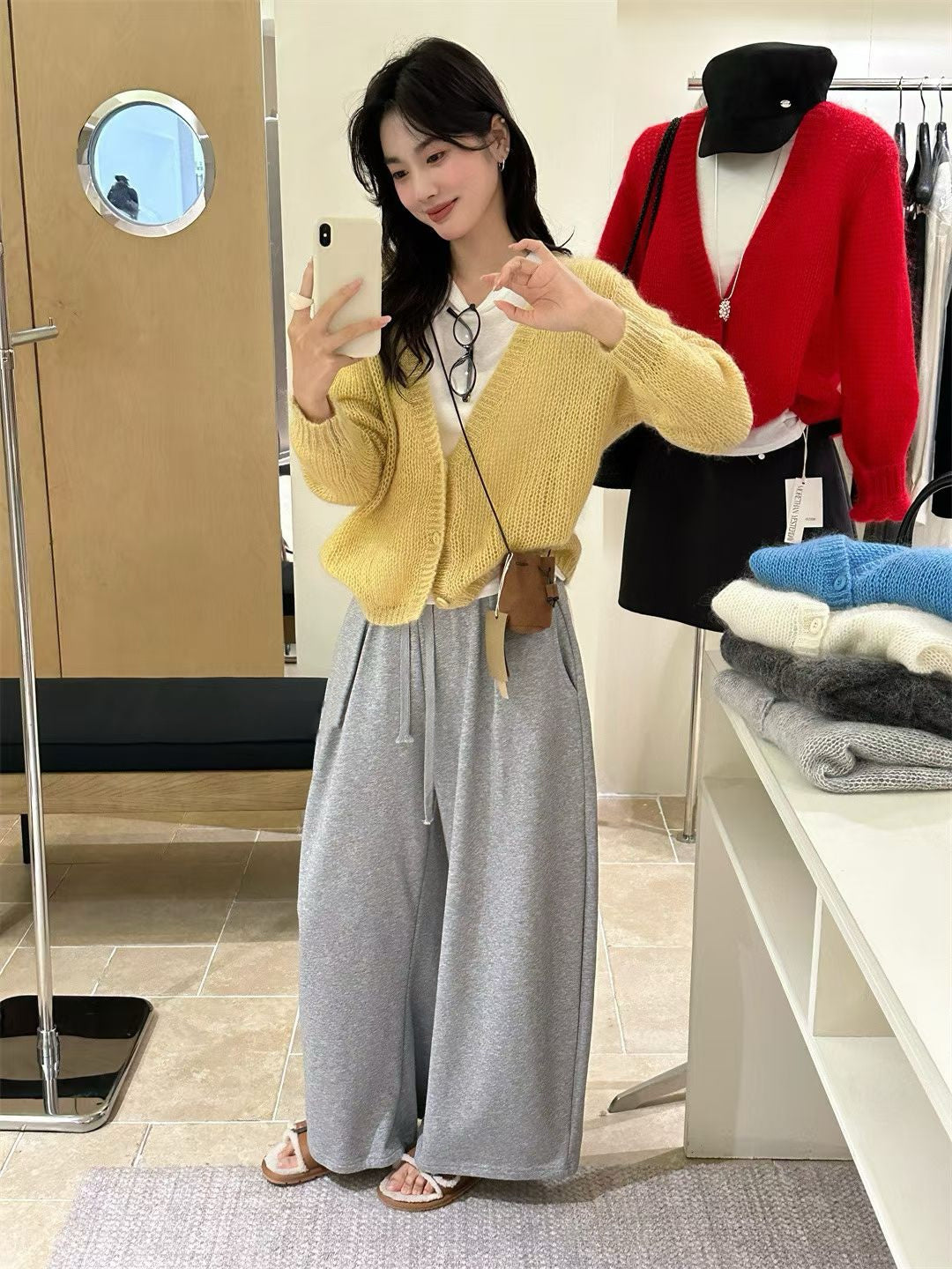 // 柔光馬海毛深V領CD