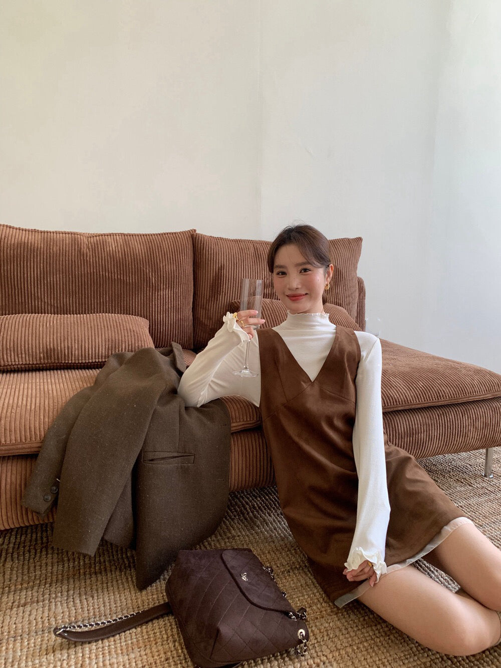 // 法式V領麂皮絨拼接lace腳OPS