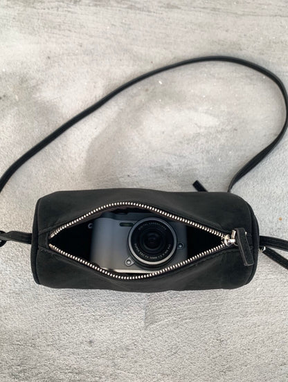 Nov. Part 3贈品🌟滿額$1200送簡約猄皮絨圓筒袋￼