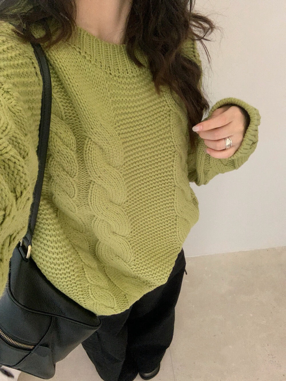 // 粗麻花圓領寬鬆毛衣