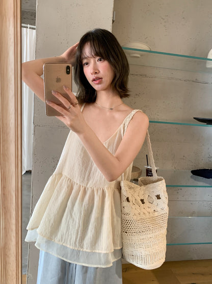 // 肌理感拼接紗腳吊帶上衣