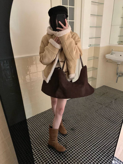 // 復古感皮毛一體連帽牛角鈕外套