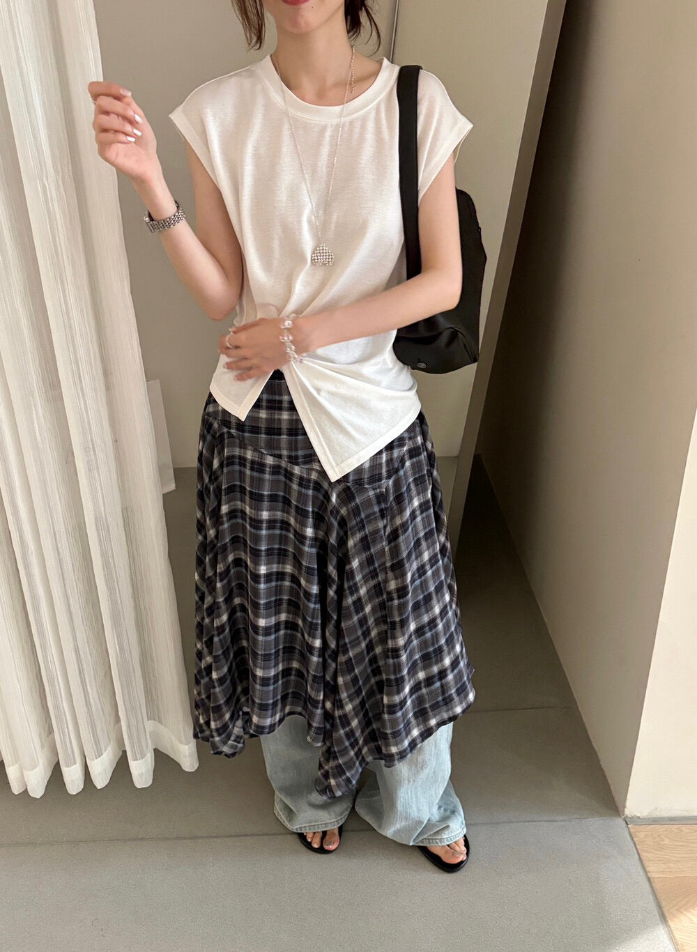 // 小飛袖不規則皺褶TEE