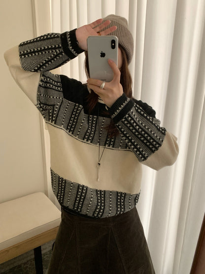 // 超美鈎針提花圓領毛衣