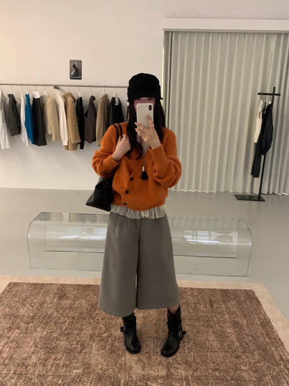 // 設計感交叉側鈕扣深V毛衣