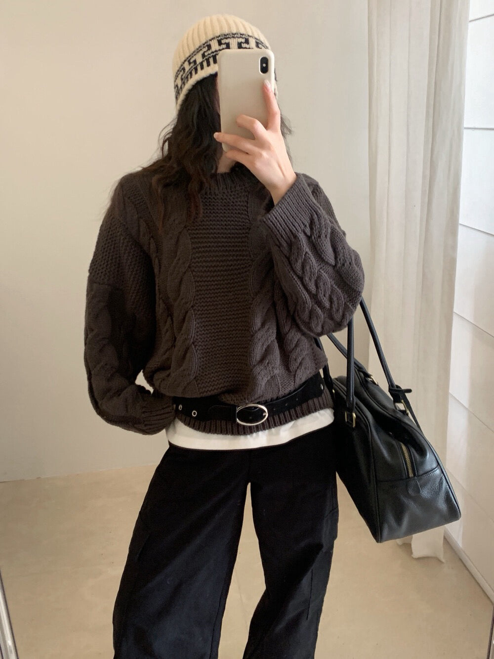 // 粗麻花圓領寬鬆毛衣