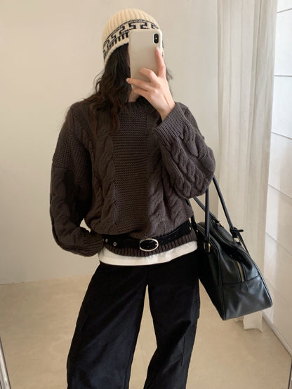 // 粗麻花圓領寬鬆毛衣