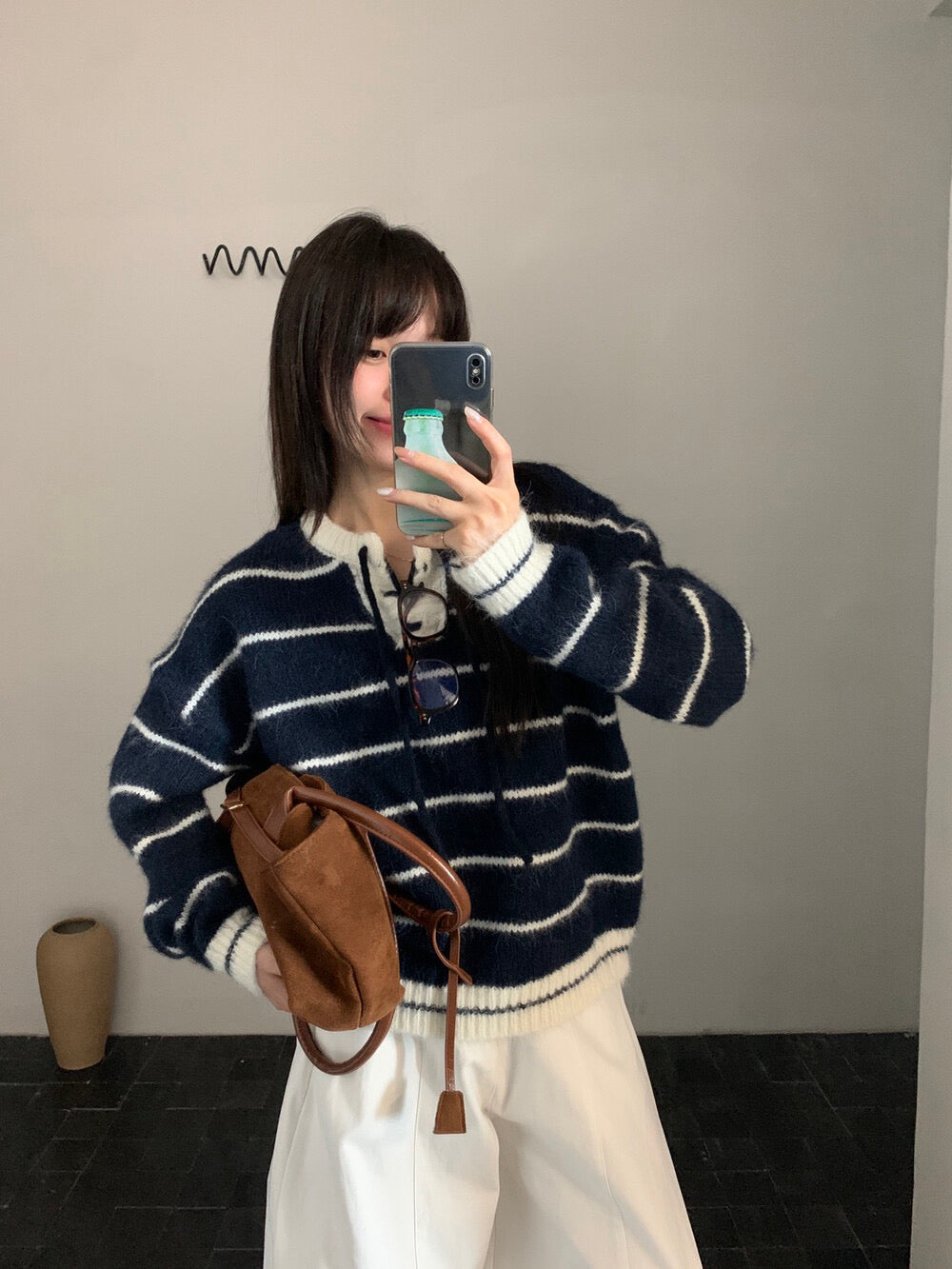 // 撞色綁帶領口間條毛衣