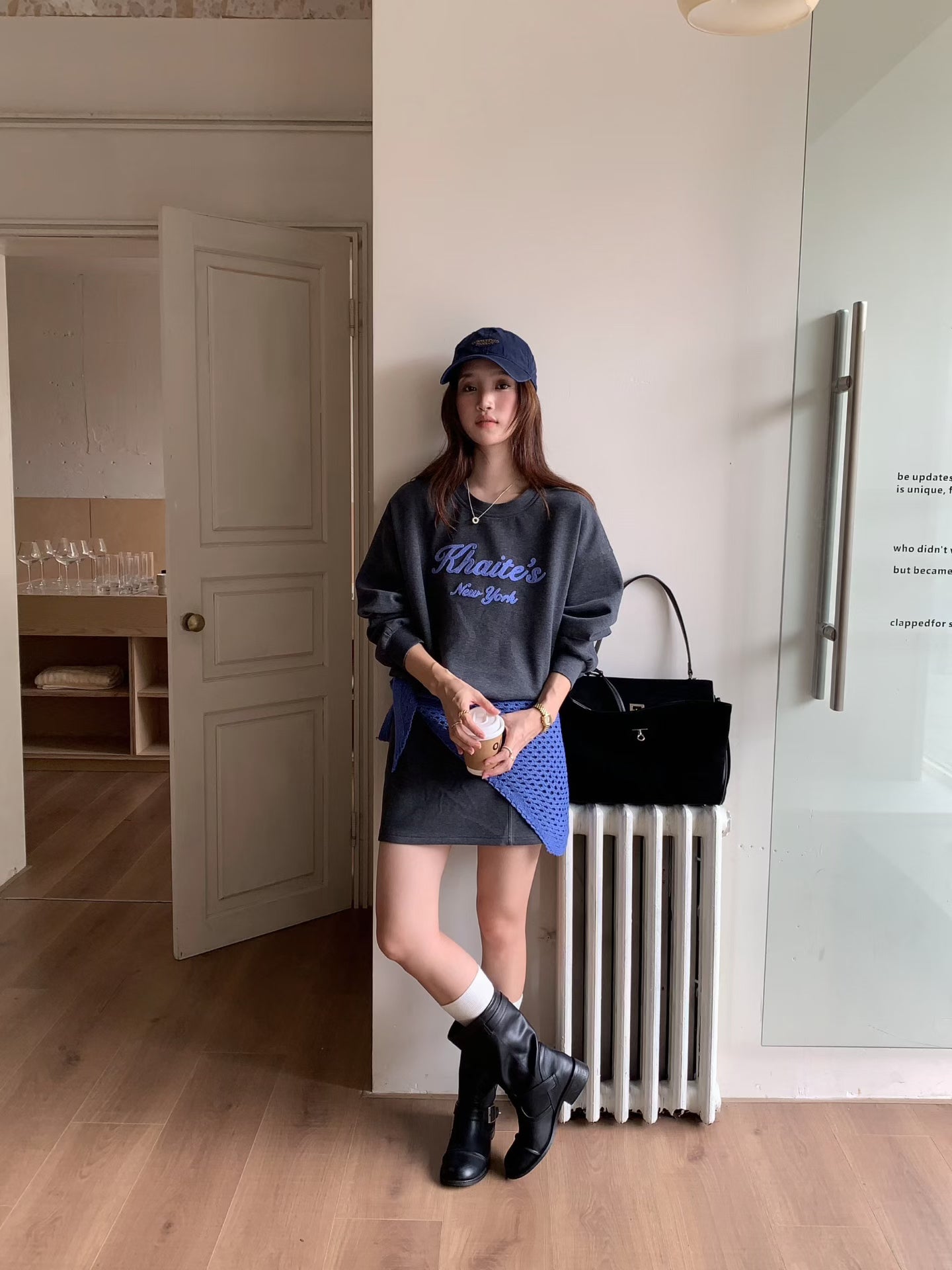 // 超美刺繡字衛衣+抽繩短裙兩件套(連針織披肩)￼