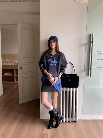 // 超美刺繡字衛衣+抽繩短裙兩件套(連針織披肩)￼