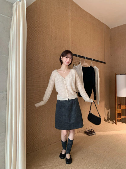 C84 / 超美鏤空織紋V領針織外套(33%羊毛)