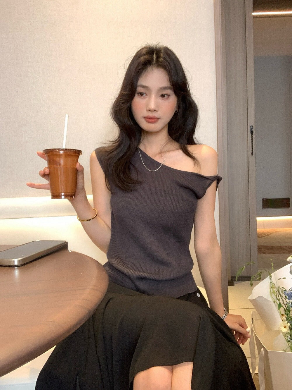 // 顯瘦麻質扭結肩針織上衣
