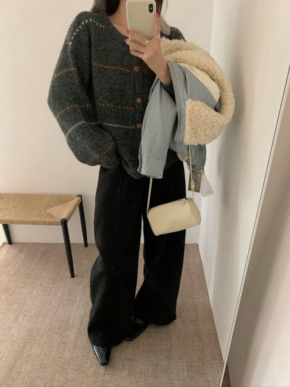 // 彩色鈎花線圓領CD