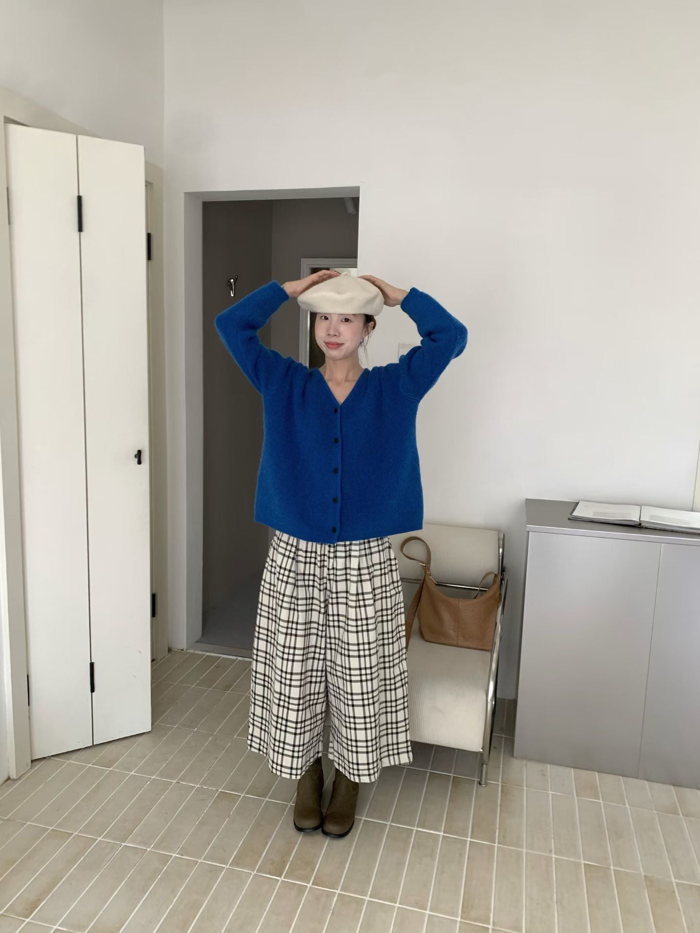 // 12色超美色系V領排扣羊絨紗CD