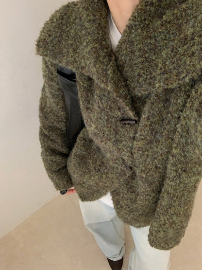 // 慵懶圈圈毛牛角鈕可立領毛衣CD