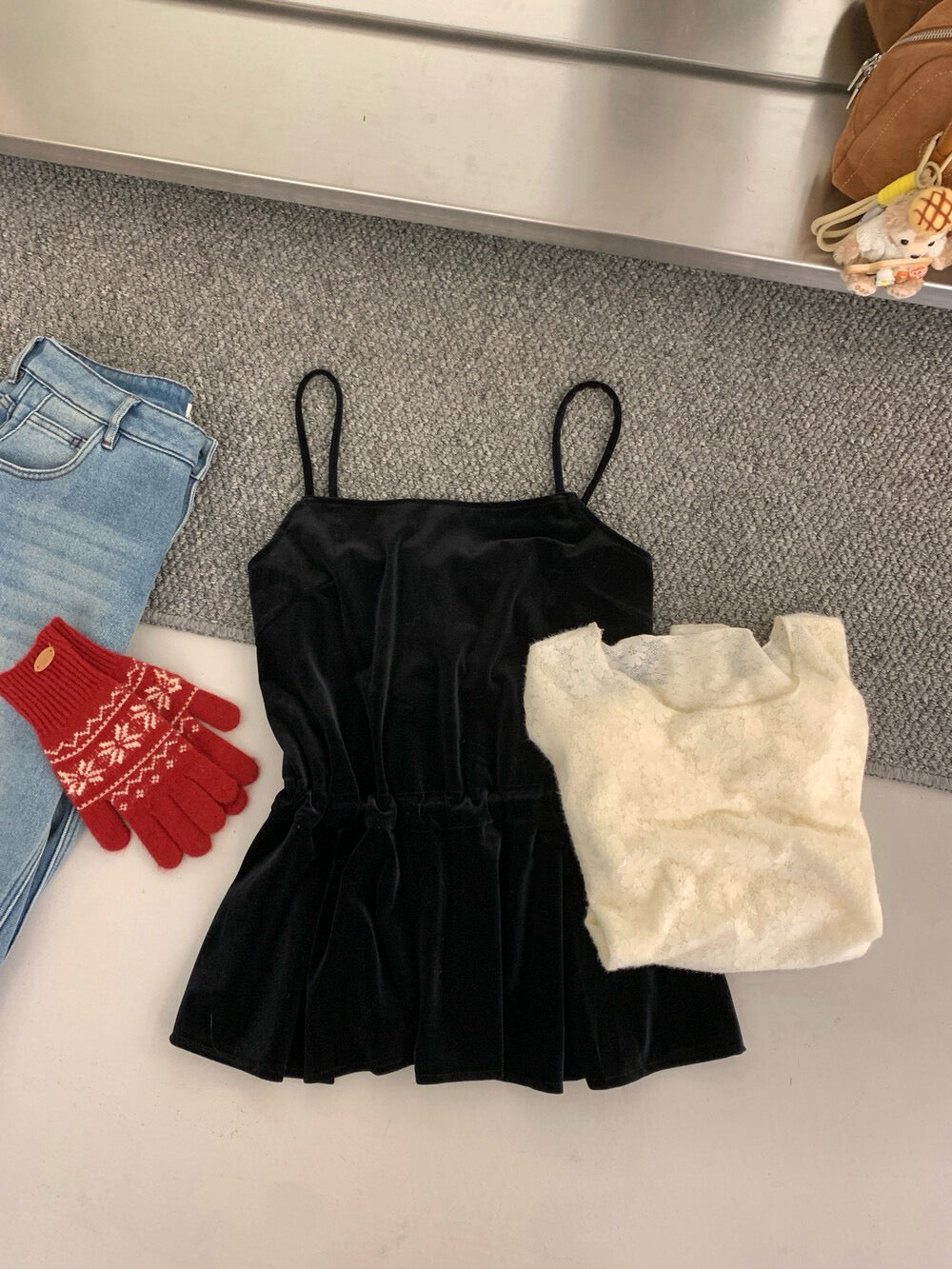 // 精緻刺繡上衣+後綁帶絲絨吊帶套裝