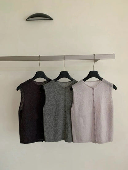 B79 / 微透膚薄款排扣羊毛背心(46%wool)