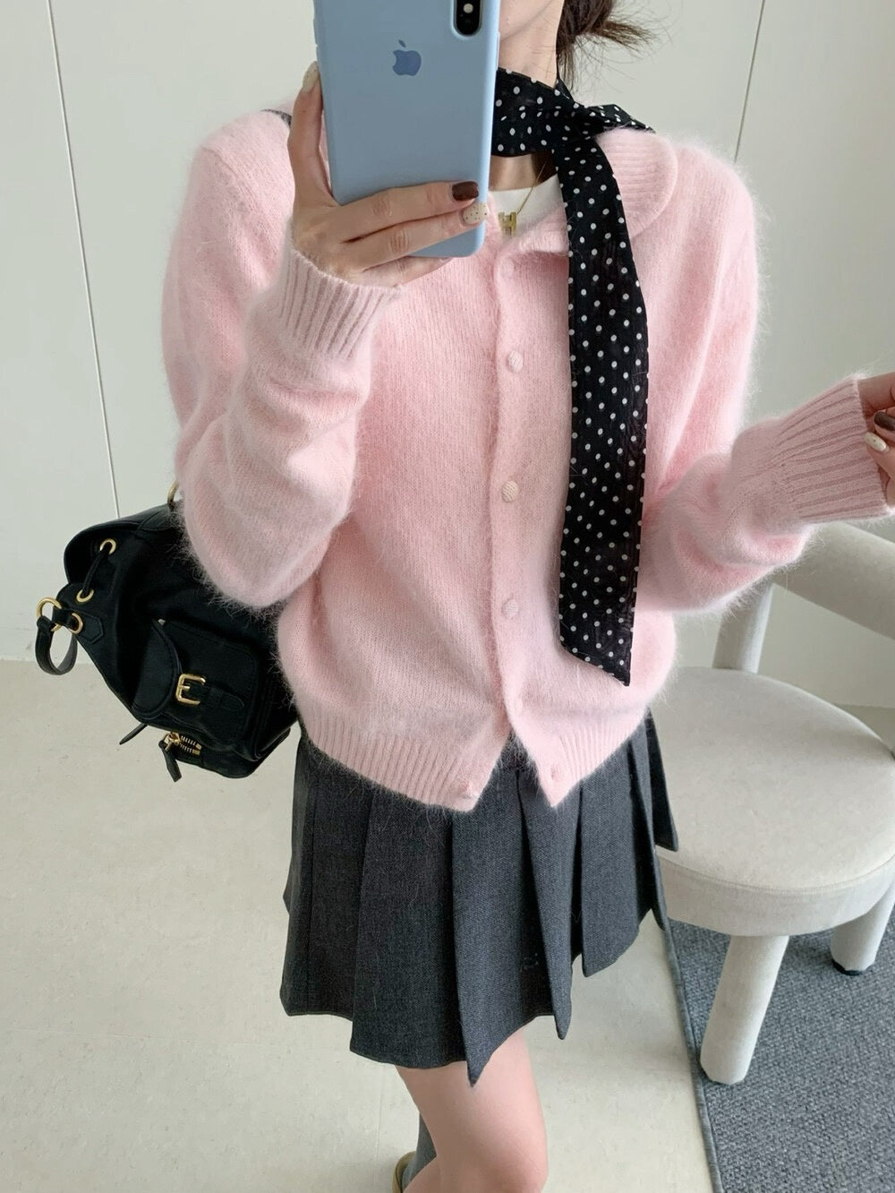 // 自帶柔光感40%兔絨圓翻領包扣NT